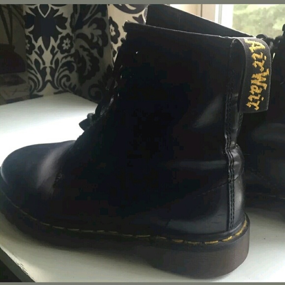 Doc Martens Dr Martens 8 eyelet black boots sz 6