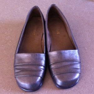 Stylish Bronze Flats Aersoles