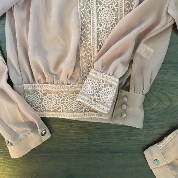 Sheer blouse - Picture 3 of 4