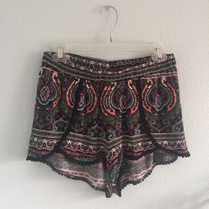 LA Hearts Pom Pom trim Bohemian Shorts