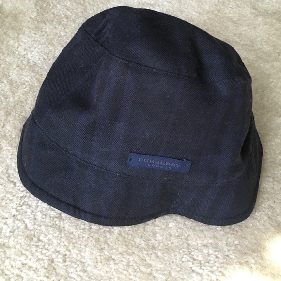 Burberry hat in dark blue plaid. Like new