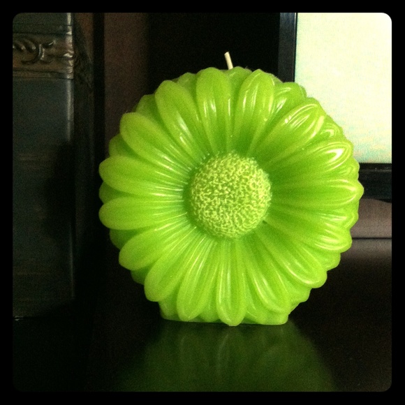 Flower Accent Candle