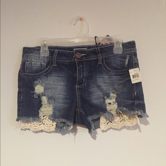 NWT lace pocket shorts