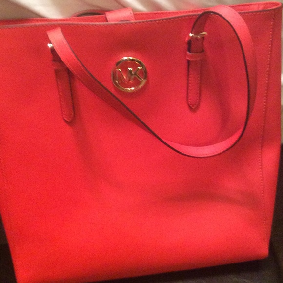 Michael Kors reddish/Orange tote. Immaculate cond.