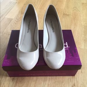 Neutral nude heels