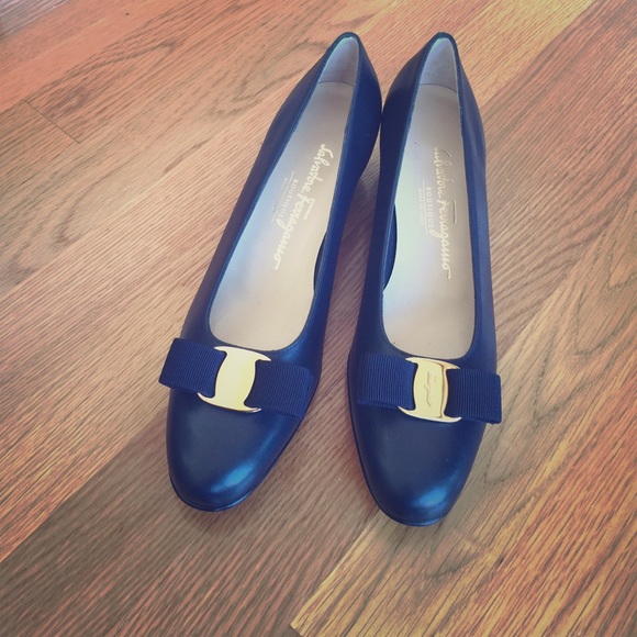 Salvatore Ferragamo Navy Blue kitten heels