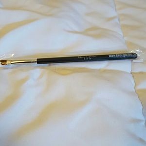 Beau Gachis eyeshadow brush