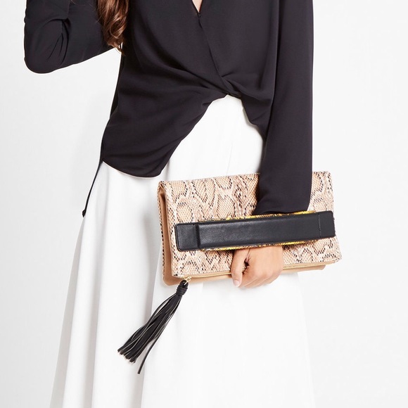 LAST ONE❗️BCBG Ready to Roll Out Clutch - Picture 2 of 8