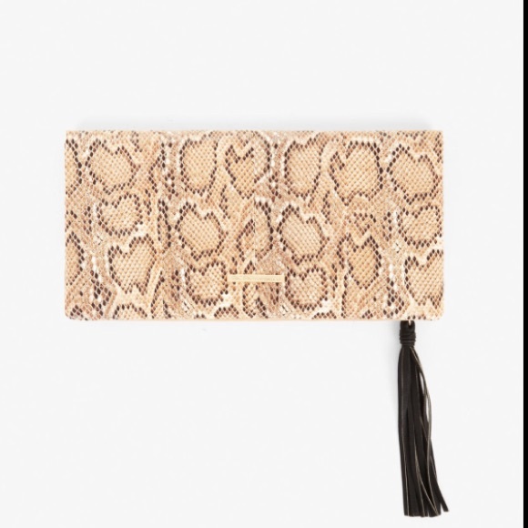 LAST ONE❗️BCBG Ready to Roll Out Clutch - Picture 4 of 8