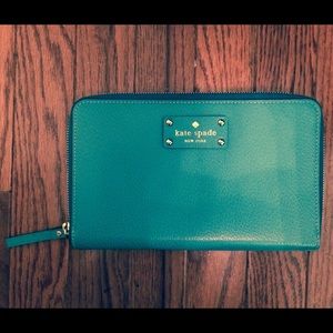 Kate spade zip around travel wallet