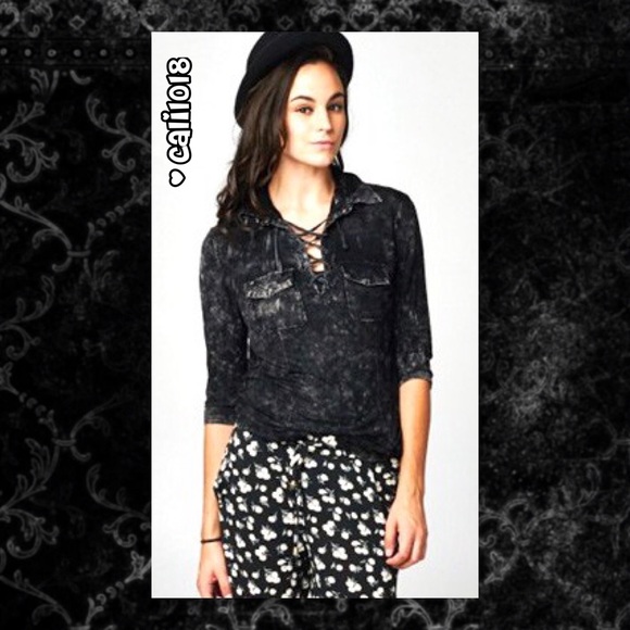 ✂️2/$30 2DAY ONLY 5⭐️🆕Black & White Mineral Wash - Picture 2 of 3