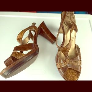 Mudd brown leather heels