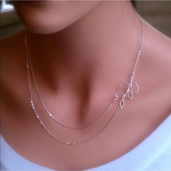 Jewelry - ❤️Leaf Layered Necklace❤️
