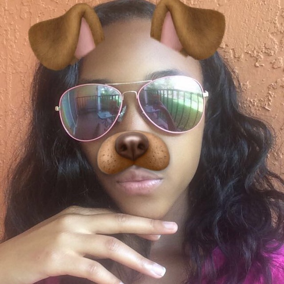 Meet your Posher, Nitavia