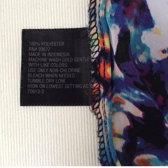 Floral button down blouse. - Picture 3 of 3