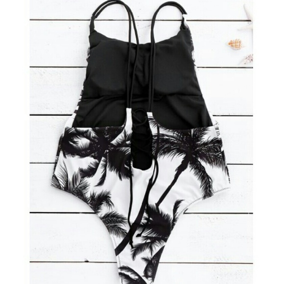 Coming Back🎉Black/White Palm Tree Floral 1 Piece - Picture 2 of 4