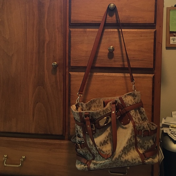 Michael Kors purse🌟Make me a reasonable offer🌟