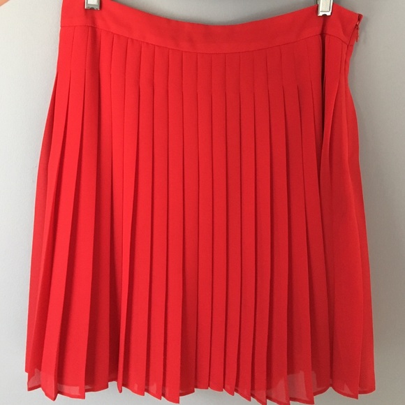 Red Accordion pleated skirt - Picture 1 of 4