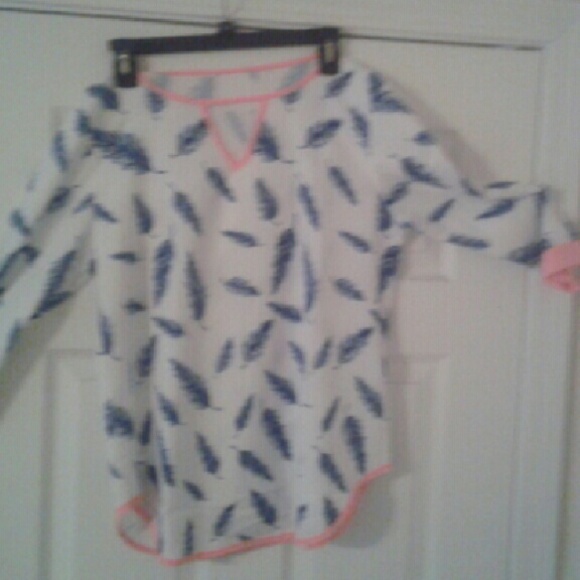 Feather top so cute :) - Picture 3 of 4
