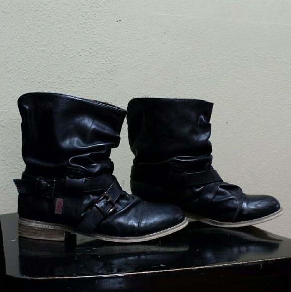 Rebels Shoes - Black leather ankle boots