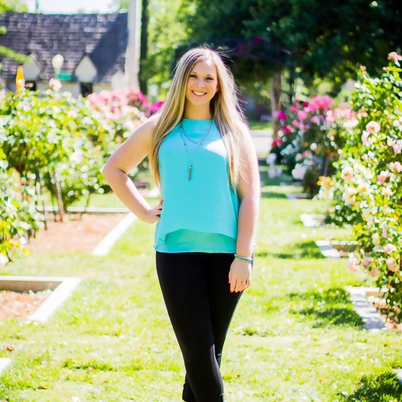 ๐ MEET THE POSHER ๐ - Picture 4 of 8