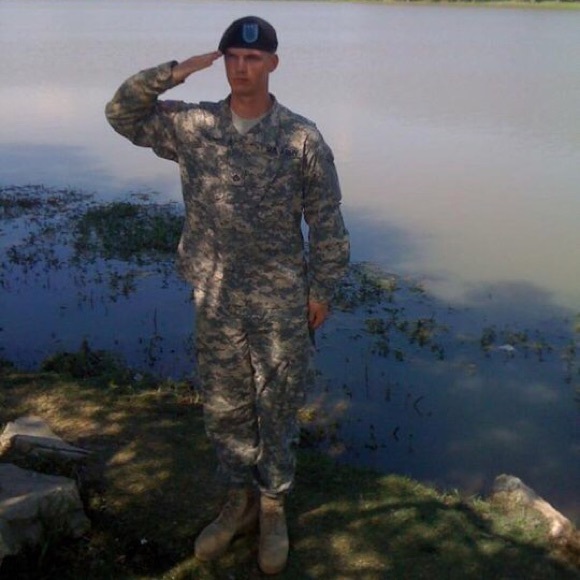 ๐ MEET THE POSHER ๐ - Picture 7 of 8