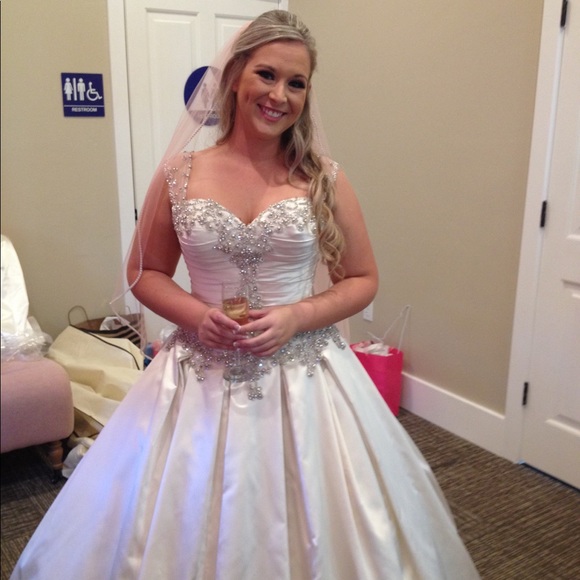 ๐ MEET THE POSHER ๐ - Picture 6 of 8