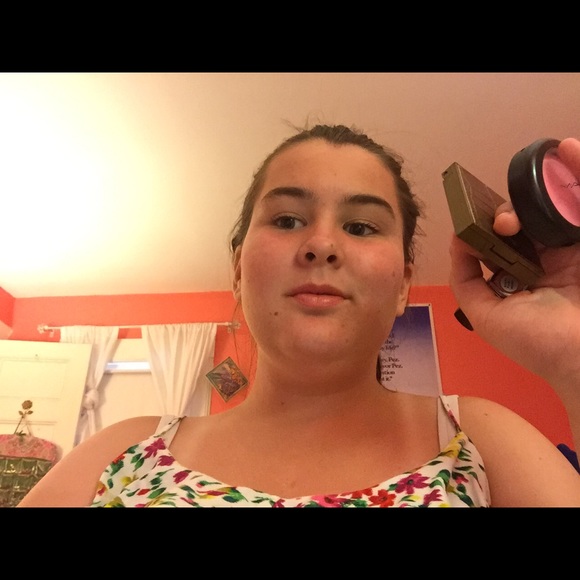 Meet your Posher, Caroline - Picture 1 of 1