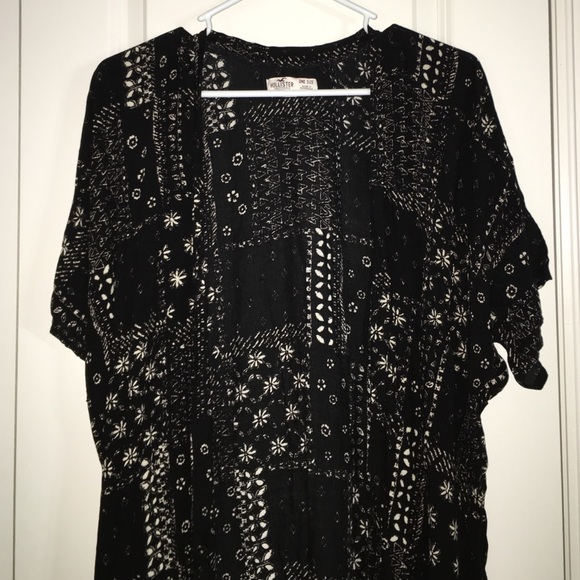 HOLLISTER: Midi Length Kimono w/ FRINGE on Bottom