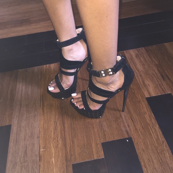 Black and Gold heels ❌ Price Drop ❌