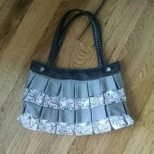 Thirty-one 4 skirts & 1 purse.