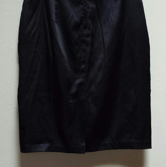 Black pleated pencil skirt - Picture 3 of 4