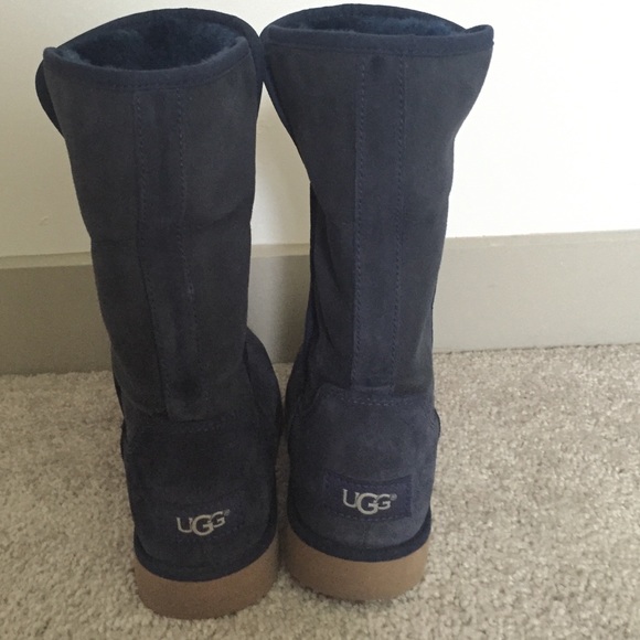 **NEVER WORN** Navy Ugg Boot - newest style