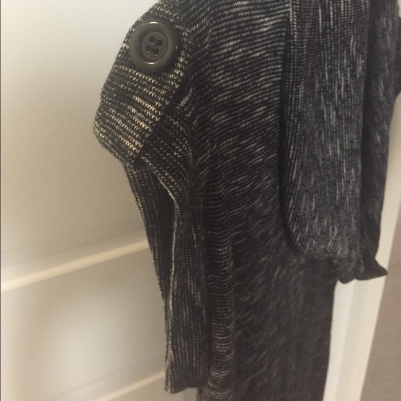 Black and white cowl neck shirt - Picture 3 of 4