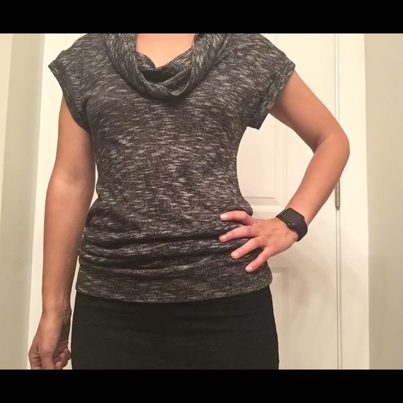 Black and white cowl neck shirt - Picture 4 of 4