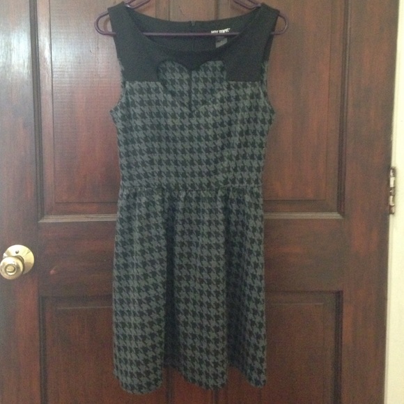 Hot Topic brand Medium dress worn once.
