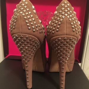 ‼️one day sale‼️Tan heels