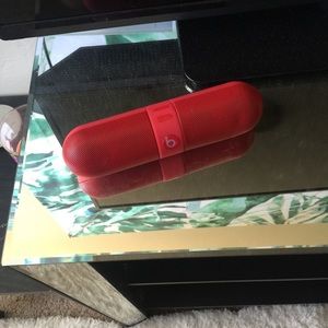 Selling beats pill Bluetooth speaker