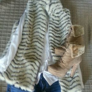 Faux Fur Vest excellent condition!! Adorable!