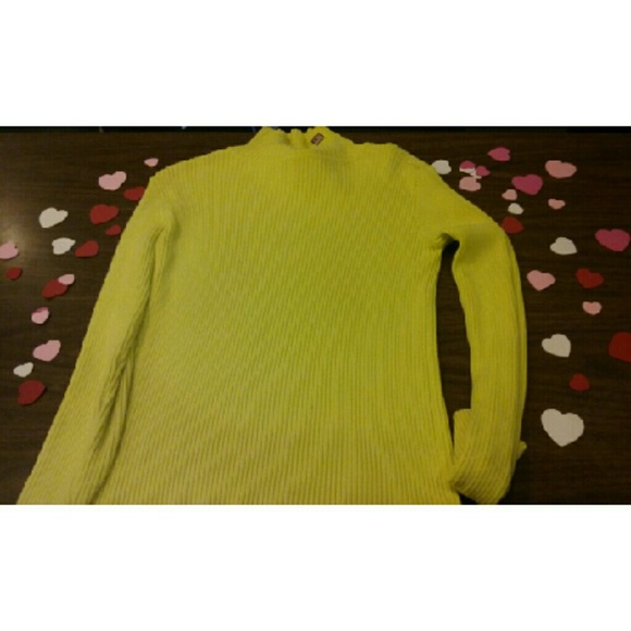 Bright yellow turtleneck! Ralph Lauren <3