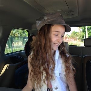 Meet your Posher, Ella