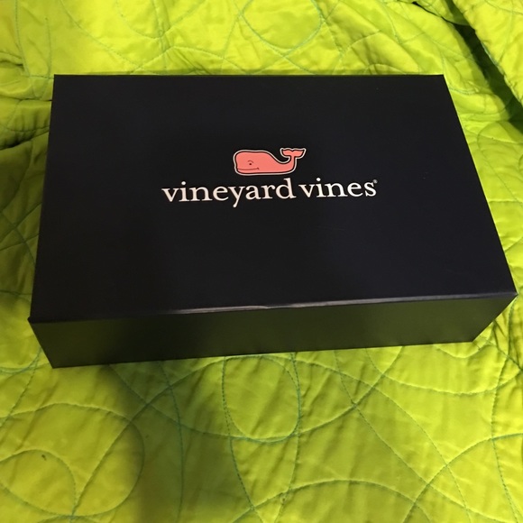 Vineyard Vines Box - Picture 1 of 3