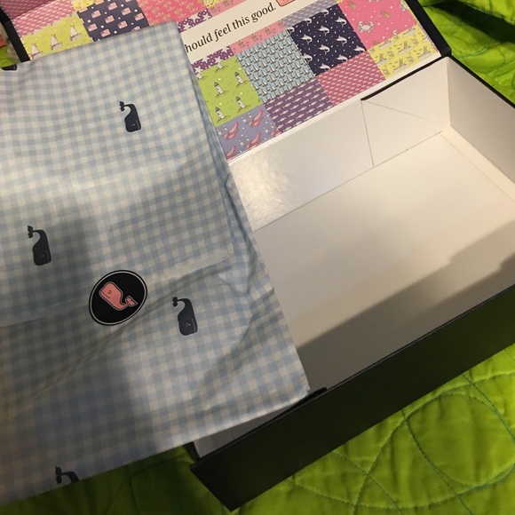 Vineyard Vines Box - Picture 3 of 3