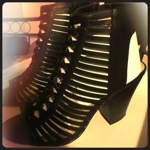 A peep toe, inner zip and faux wood stacked heel.