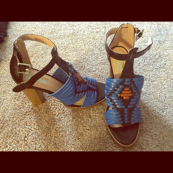 Plume Shoes - NWT Woman's heel sandal size 8.5