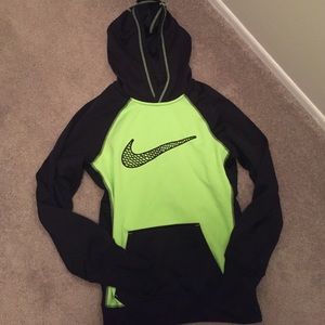 S Nike therma fit hoodie. Black/Fluorescent Green