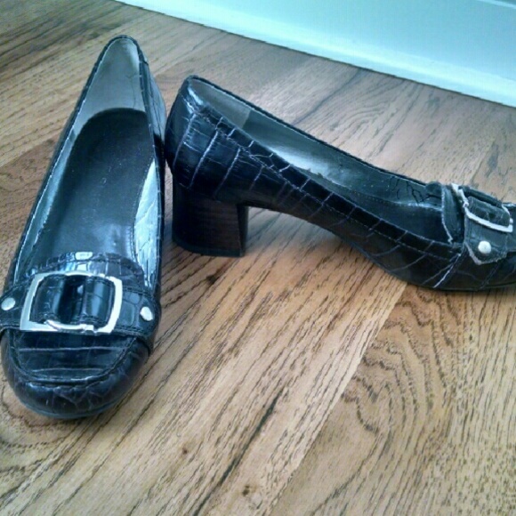 Marc Fisher brown leather pump