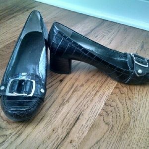 Marc Fisher brown leather pump