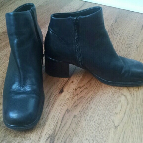 Thom McAn black leather boots