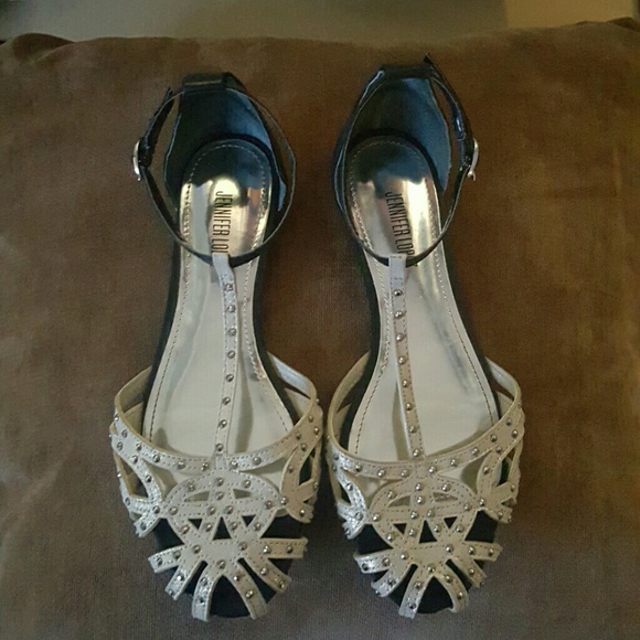 BEAUTIFUL JENNIFER LOPEZ FLATS NWOT!!